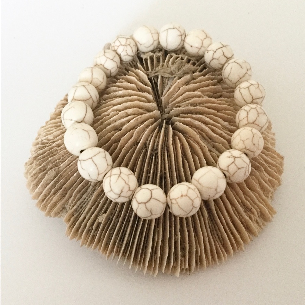 10mm Natural Howlite Bead Bracelet